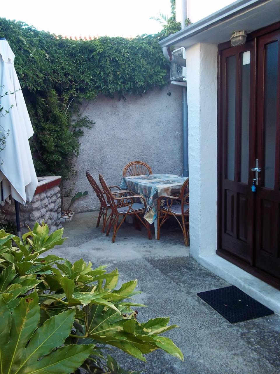 Apartments Anita Veli Losinj Luaran gambar