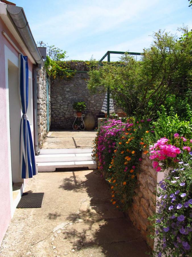 Apartments Anita Veli Losinj Luaran gambar